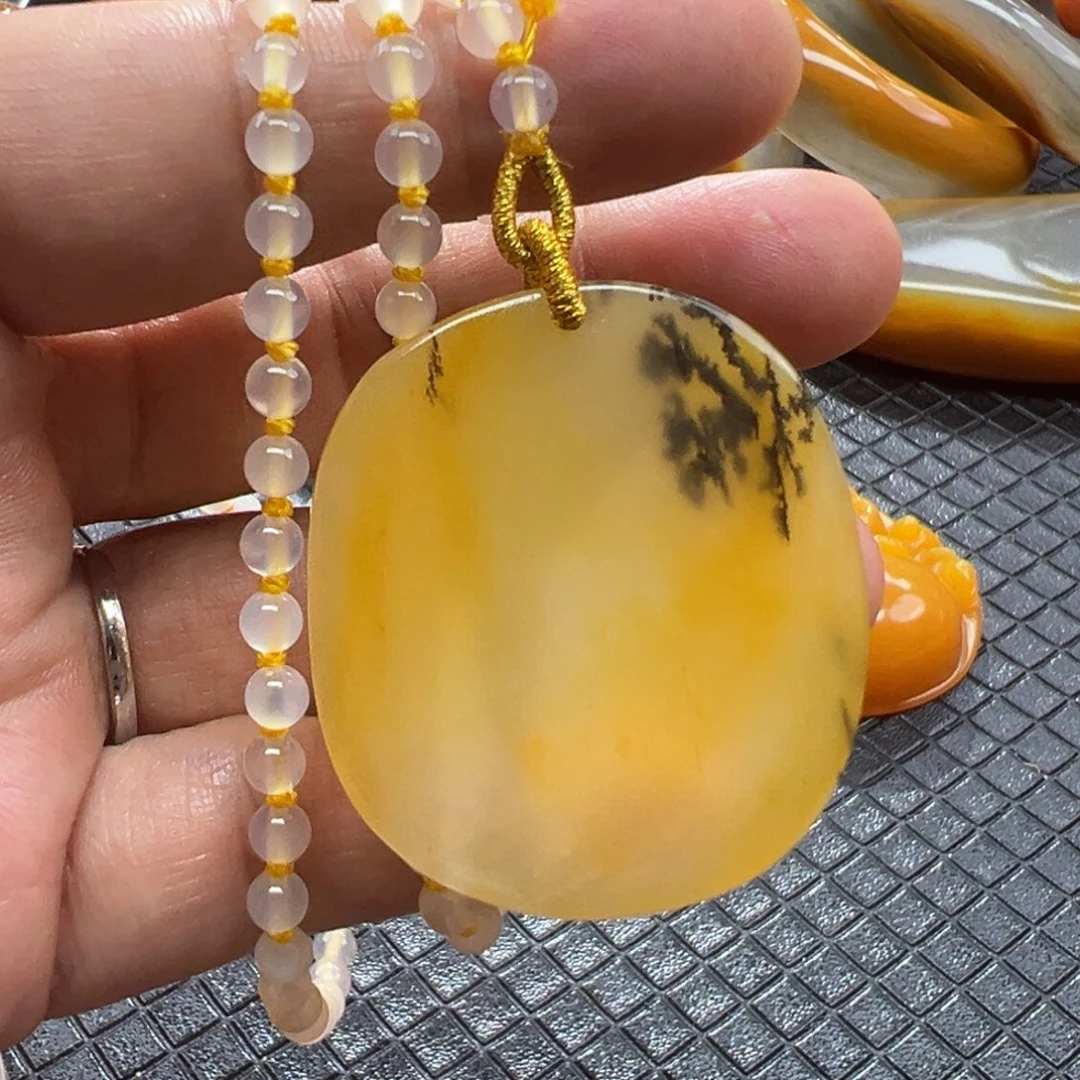 石英质玉未镶嵌颈饰