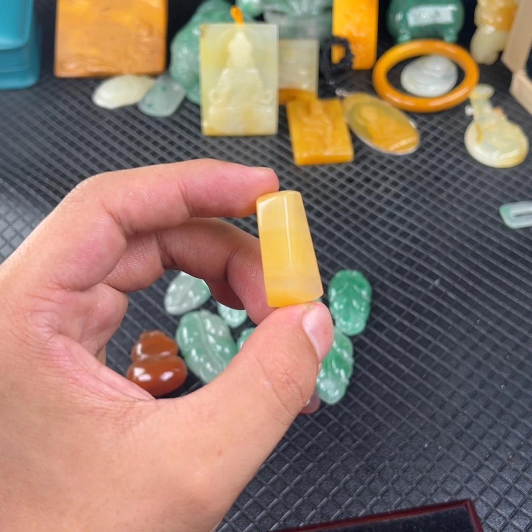 石英质玉（非洲翠）未镶嵌摆件