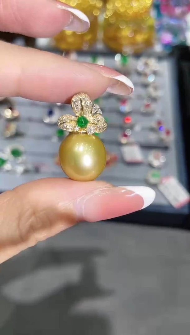 18K金镶嵌金色海水珍珠吊坠