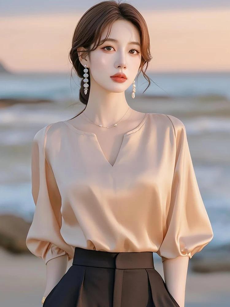 法式轻奢缎面v领半袖衬衫女设计感小众夏季宽松通勤漂亮绝美上衣