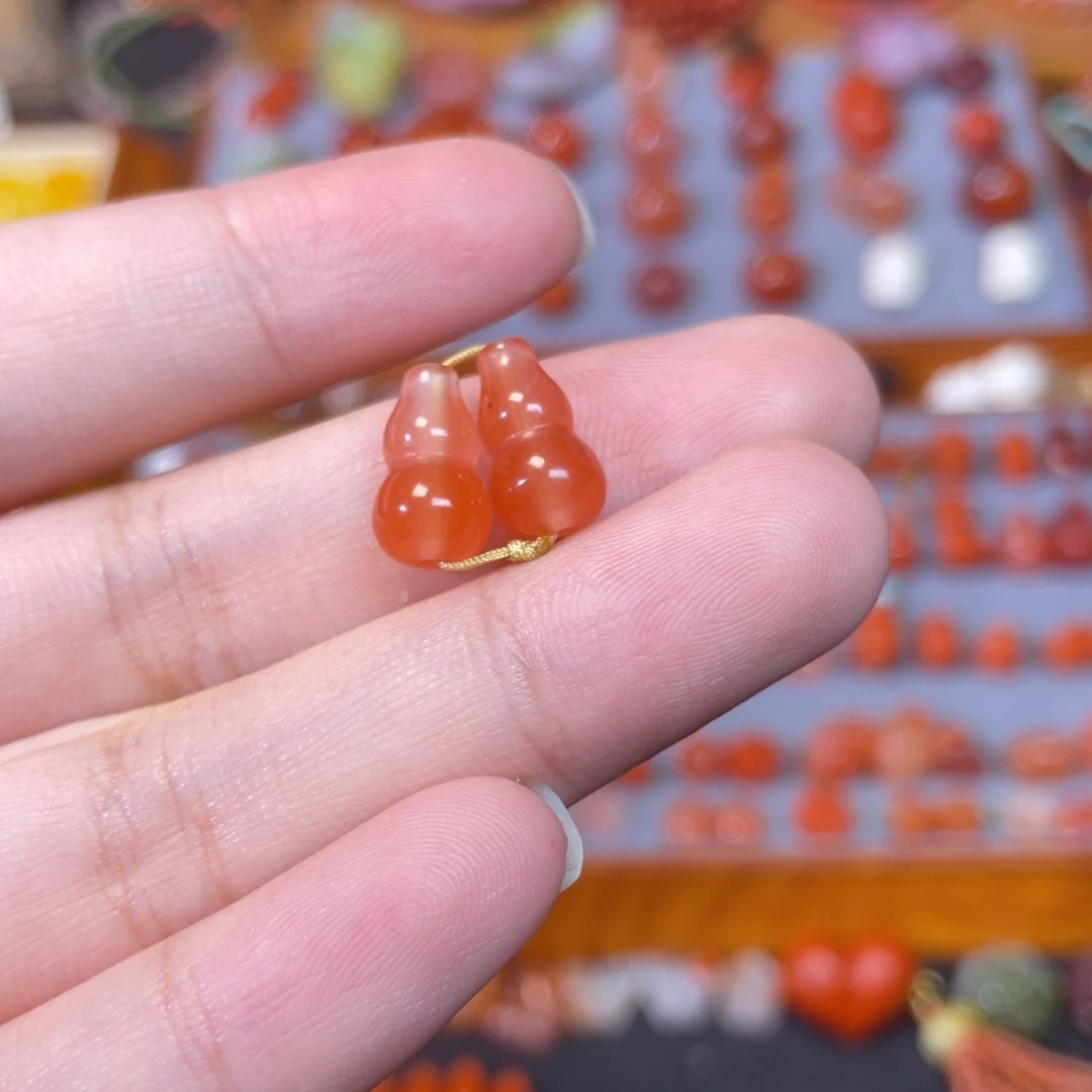 南红玛瑙未镶嵌冰红葫芦一对卡7左右