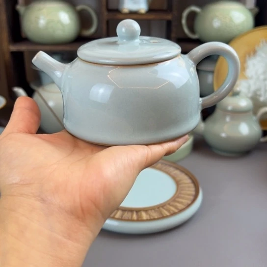 微瑕半月壶不带礼盒