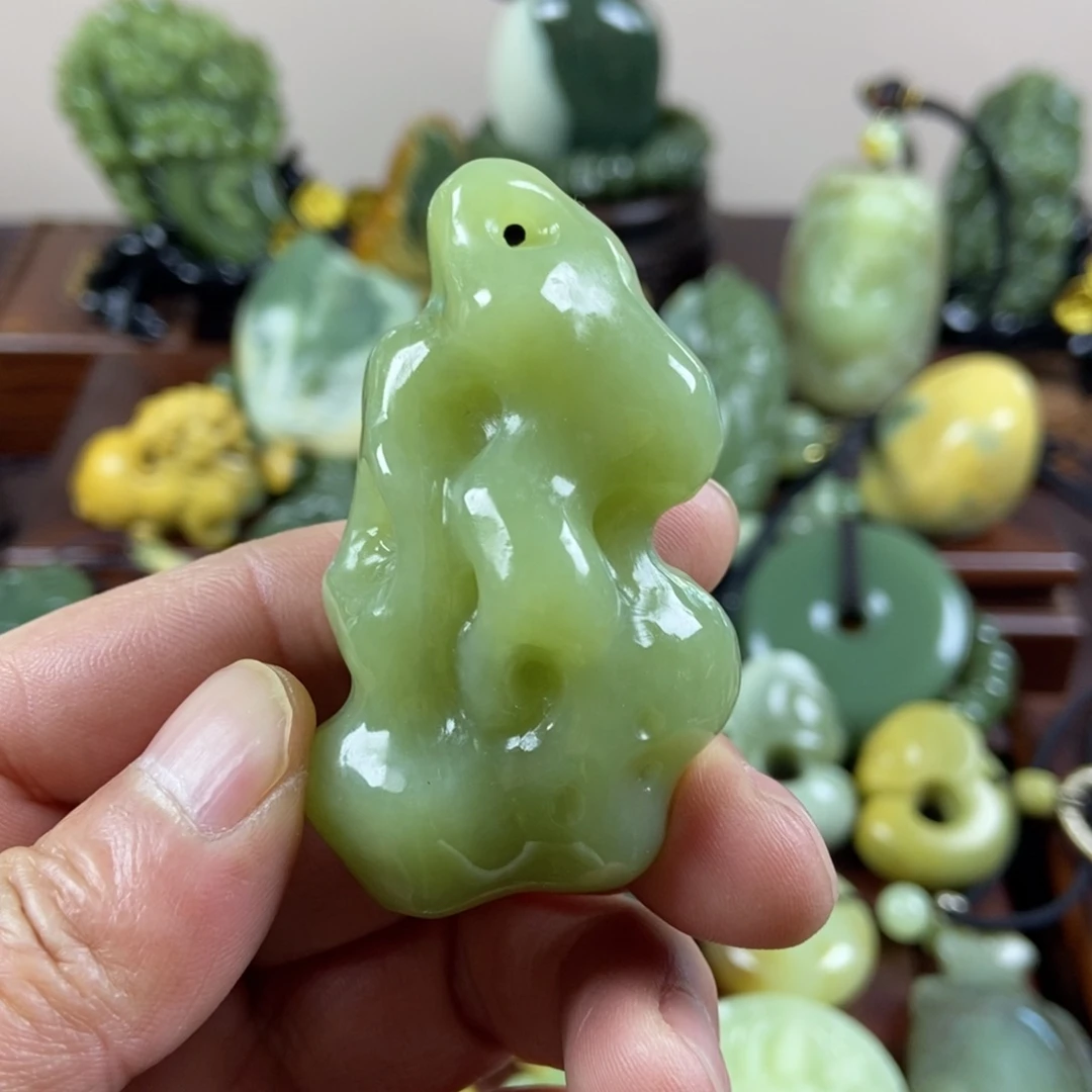 岫岩老玉（透闪石质玉）未镶嵌珠宝奇石