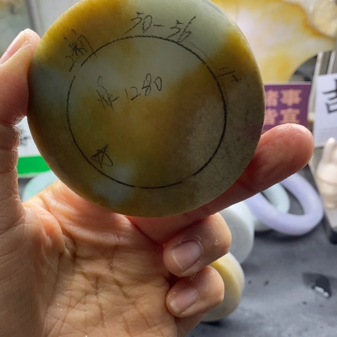 定制翡翠未镶嵌翡翠手镯
