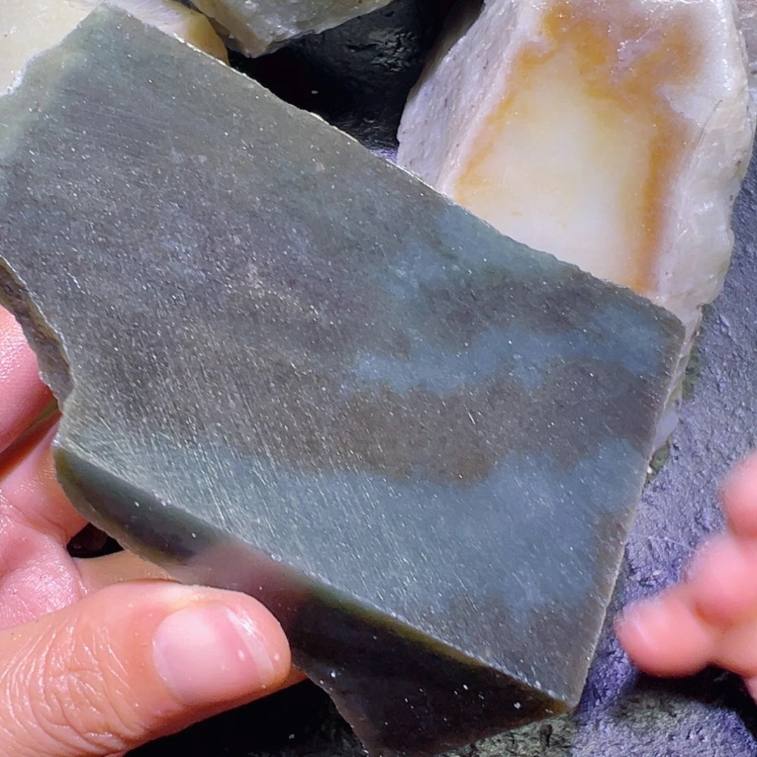 和田玉未镶嵌珠宝半成品