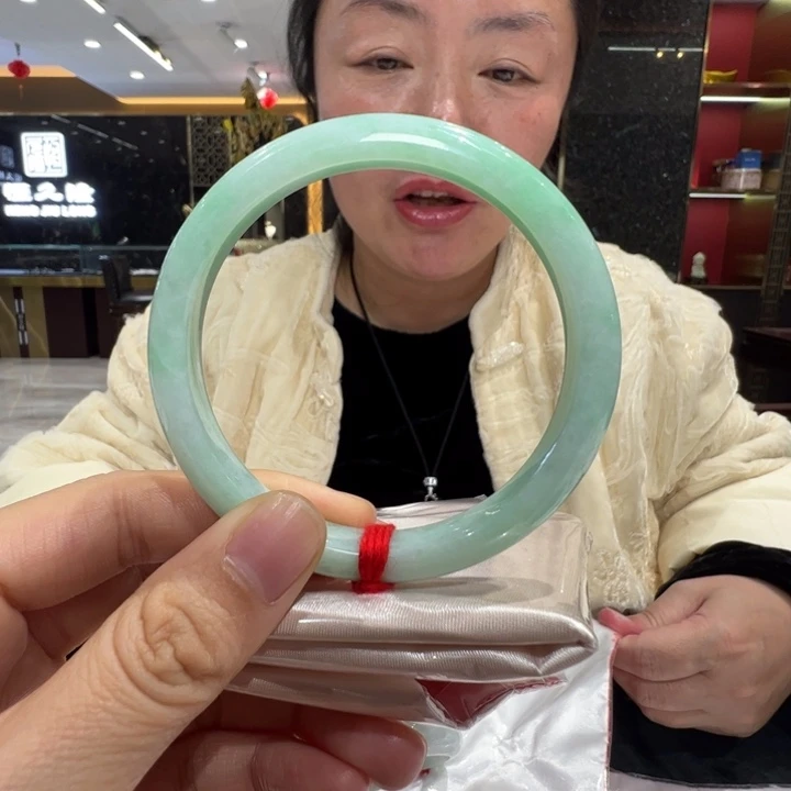 芳***翡翠未镶嵌手镯满绿美人条60