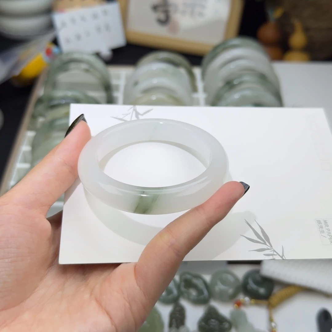 石英质玉（天山翠）未镶嵌手镯52圈口