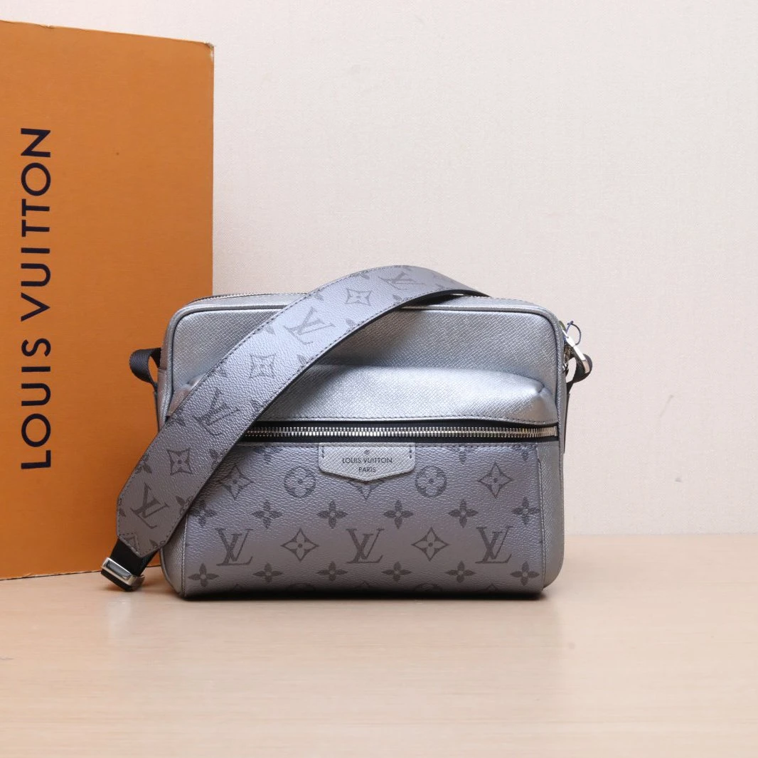 99新 LouisVuitton/路易威登 【娇活动】 邮差包皮革C芯片 462406