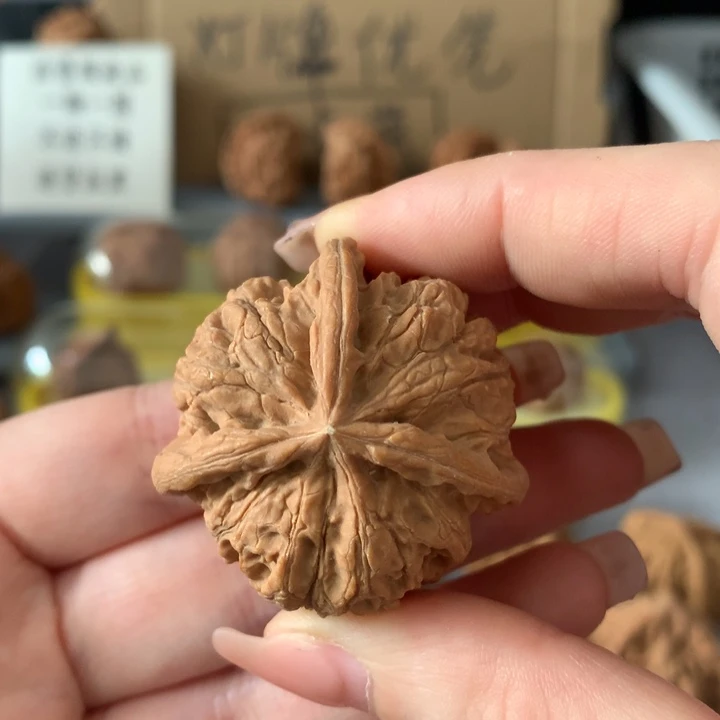 九***梢文玩核桃吊坠异形单只，有瑕疵
