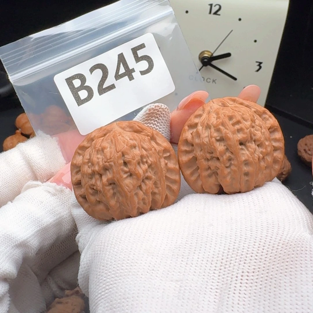 吊坠文玩核桃马****子40+白狮子B245