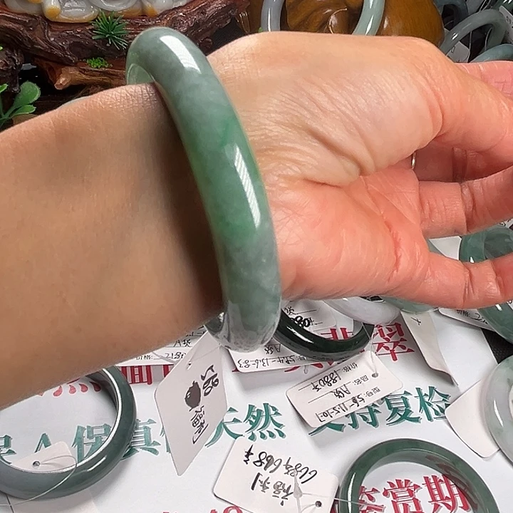 翡翠未镶嵌手镯纯天然缅甸A货翡翠辣绿俏色福利镯57.8