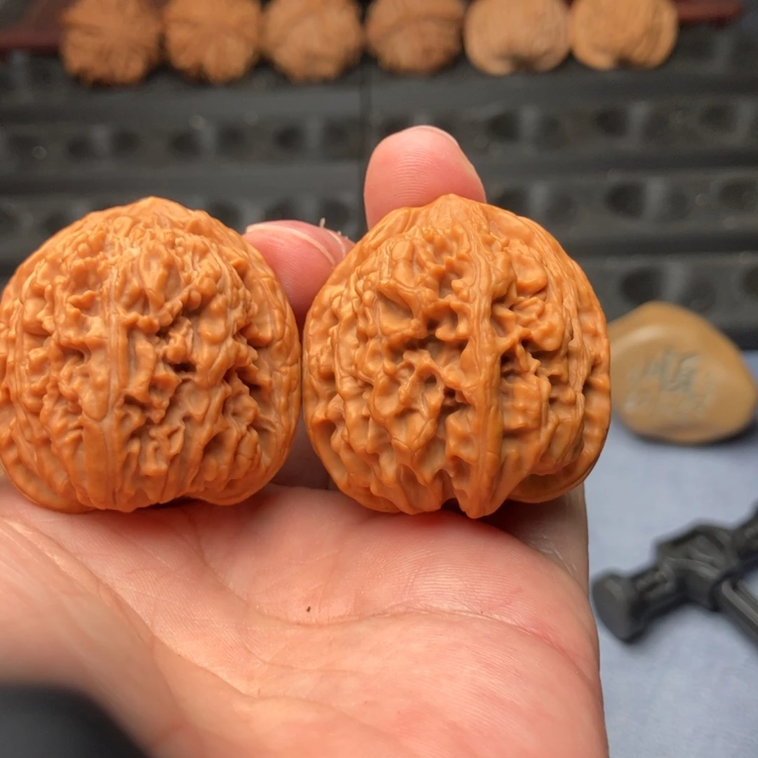 清***闲文玩核桃把件龙尊