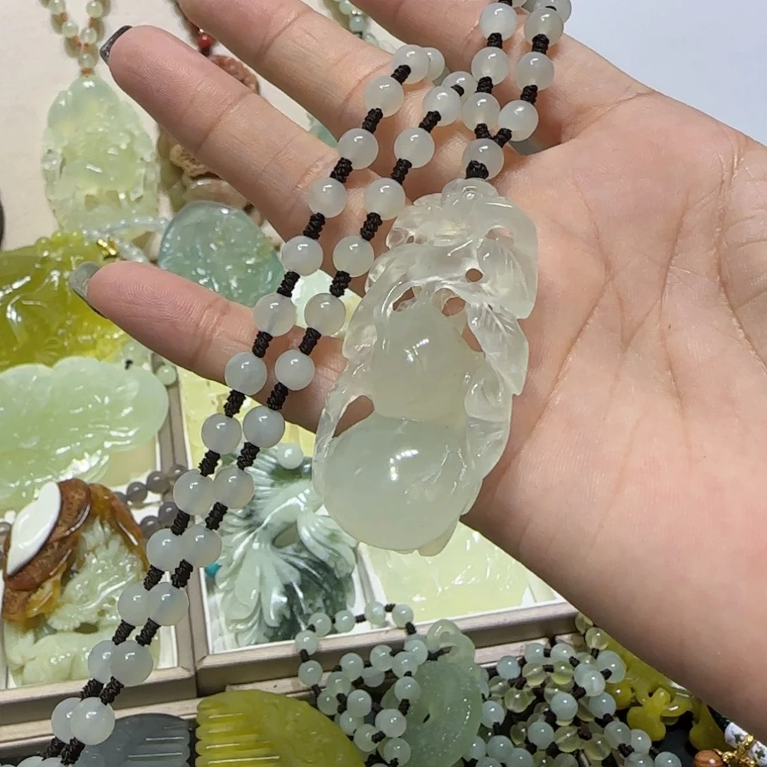 未镶嵌蛇纹石玉吊坠