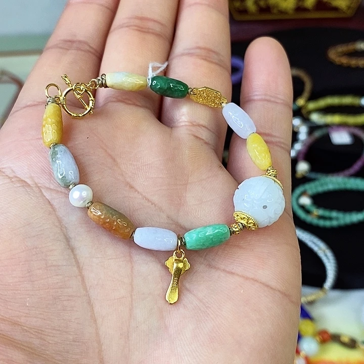 翡翠颈饰未镶嵌手链