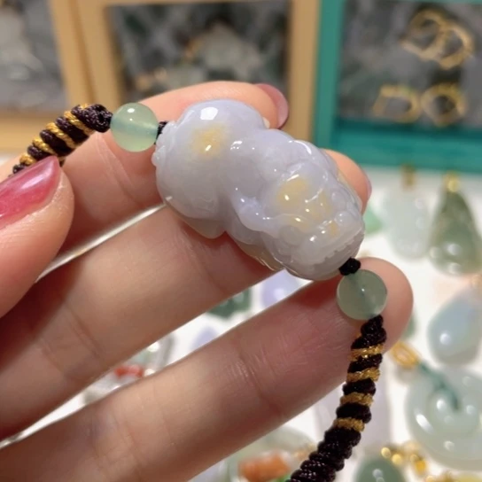 翡翠未镶嵌颈饰紫皮丘手牌