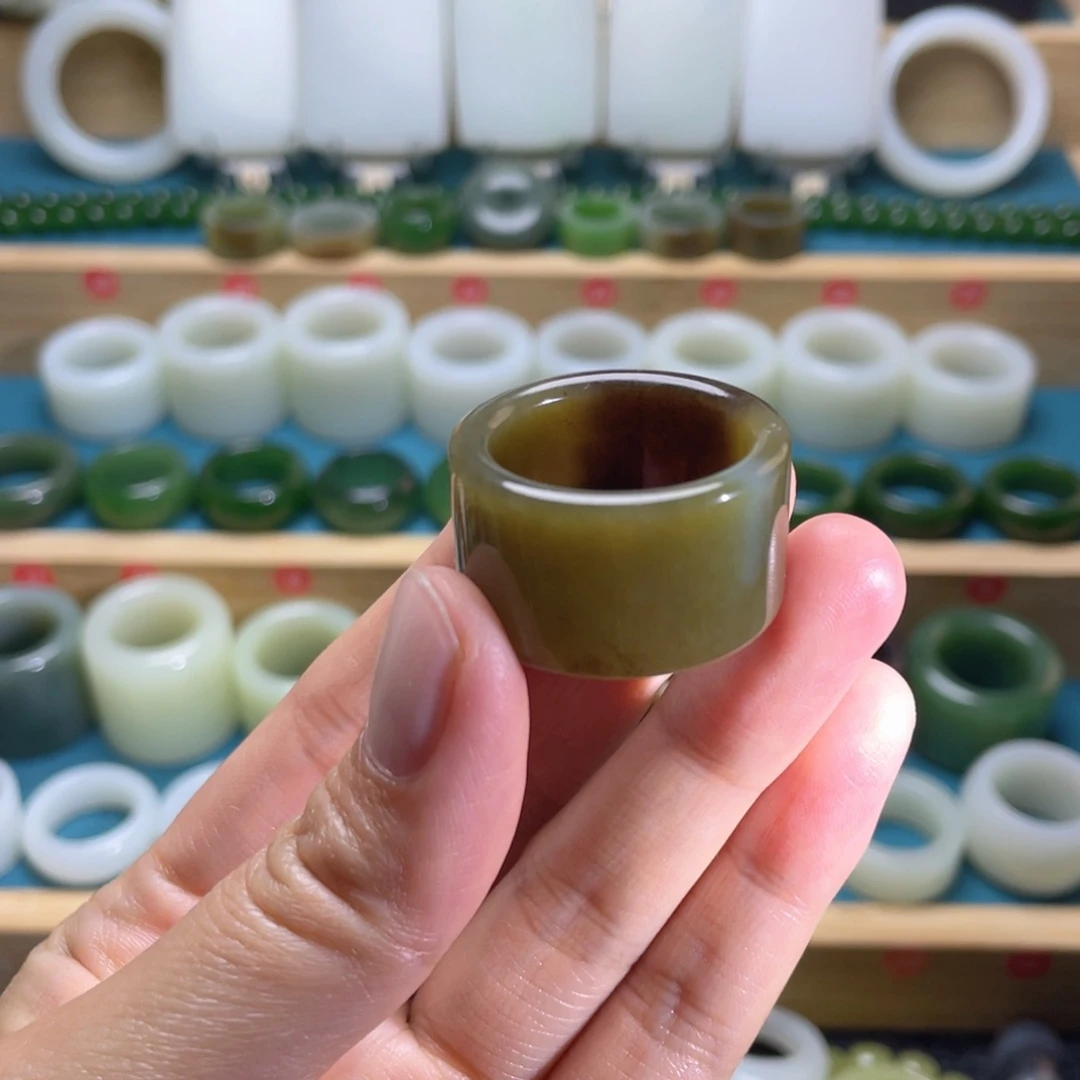 和田玉未镶嵌戒指