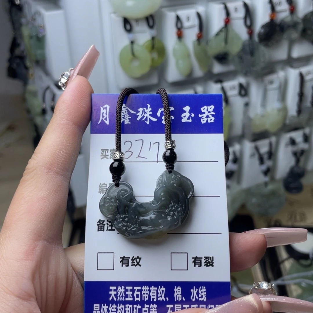 岫玉颈饰未镶嵌小**和狐狸锁