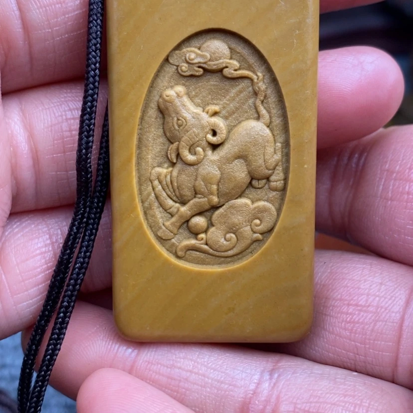 【闪购商品】原石雕刻手把件