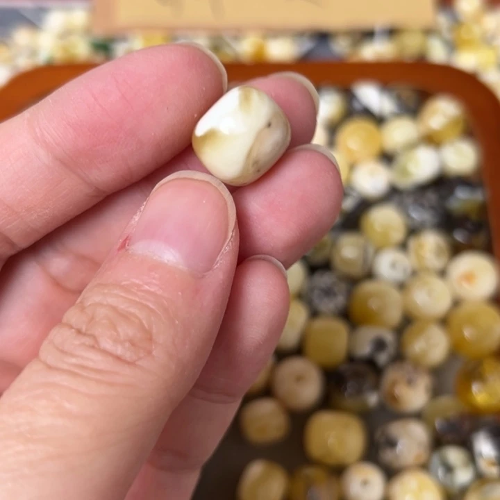 蜜蜡未镶嵌裸石12.6mm一个