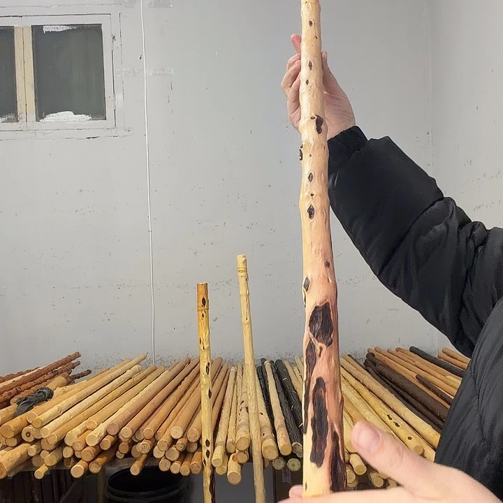 梦***想秦岭石山红牛筋鞭杆有瑕