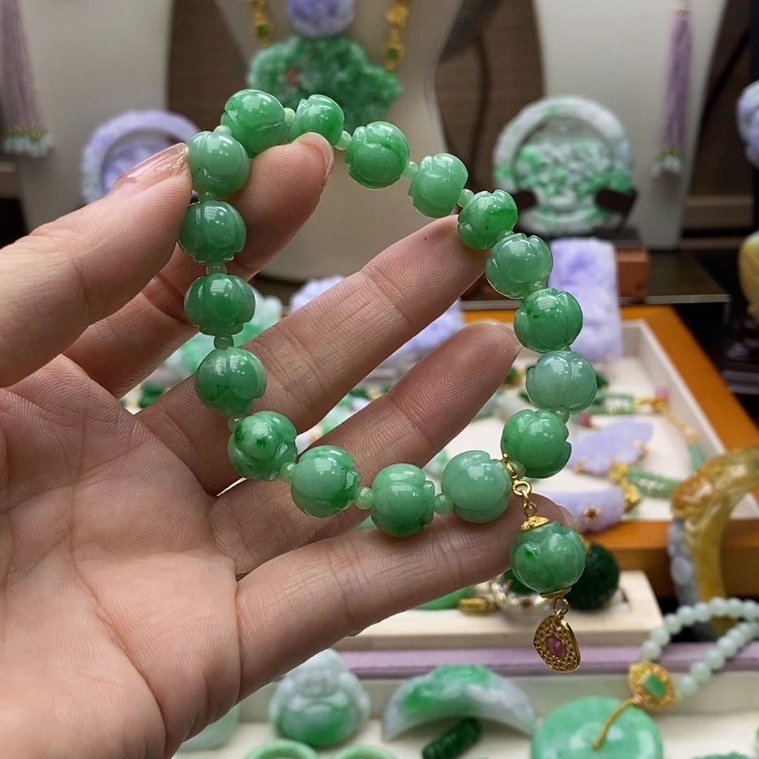 颈饰未镶嵌翡翠天然