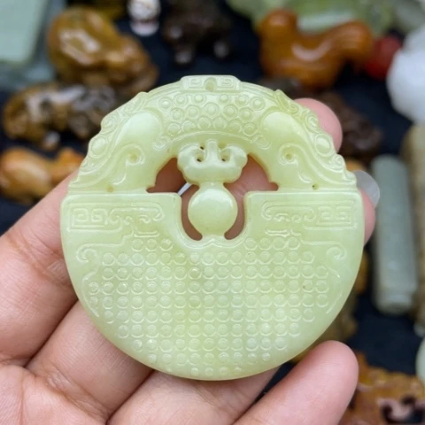 蛇纹石玉未镶嵌颈饰20