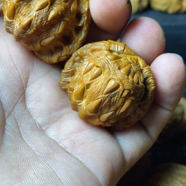 人***醒把件文玩核桃吞噬