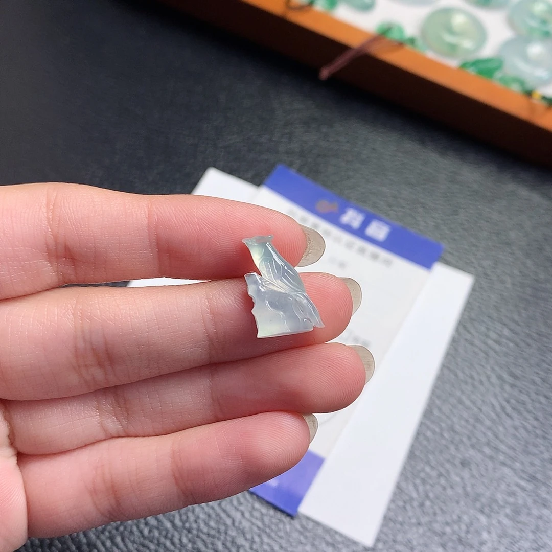 翡翠裸石缅甸天然A货翡翠冰种喜上眉梢