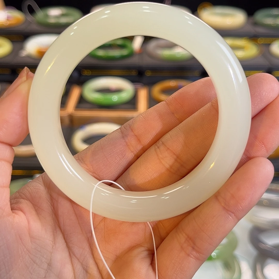 和田玉未镶嵌手镯 高冰荔枝冻 毕业