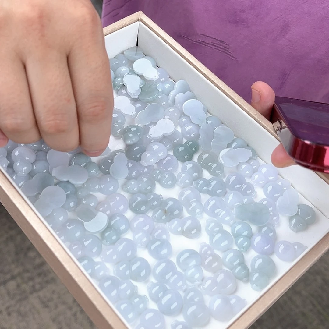 翡翠未镶嵌颈饰多样性发一葫芦