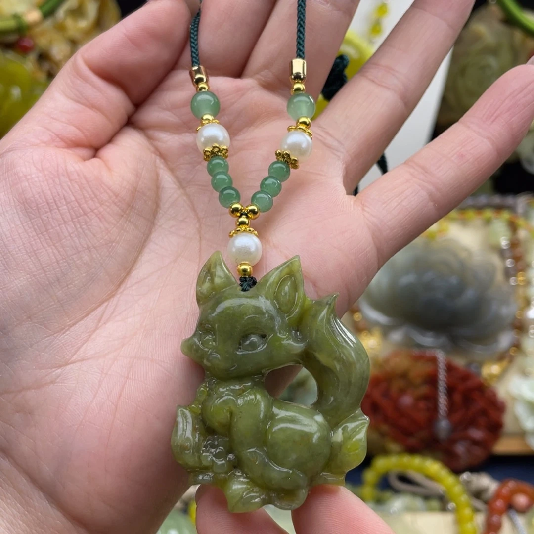 蛇纹石玉未镶嵌颈饰