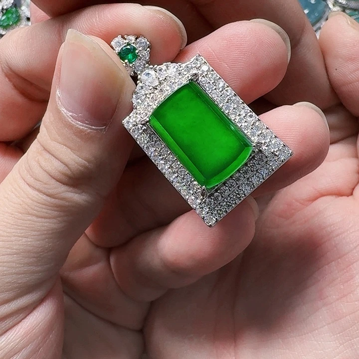 翡翠颈饰未镶嵌天然A货翡翠放漏