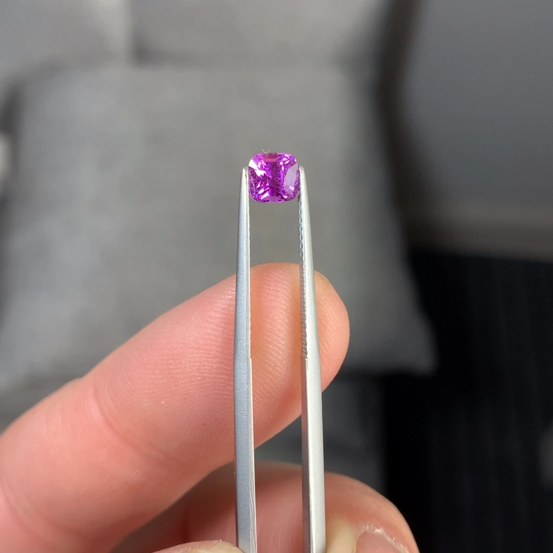 裸石彩色蓝宝石1.02克拉无烧薰衣草紫色蓝宝石裸石