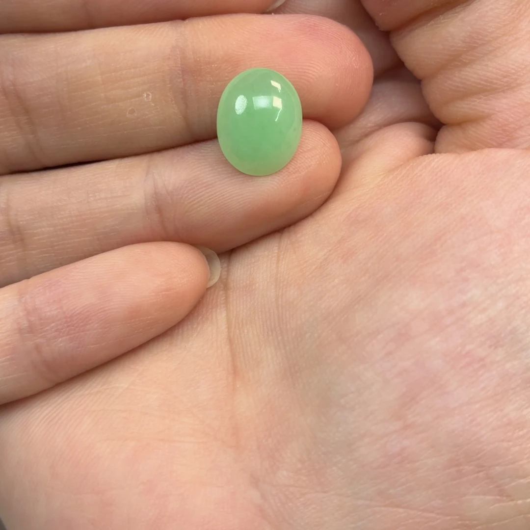 翡翠未镶嵌颈饰甜绿蛋面