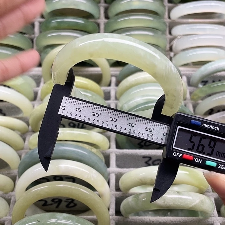 蛇纹石玉未镶嵌手镯306