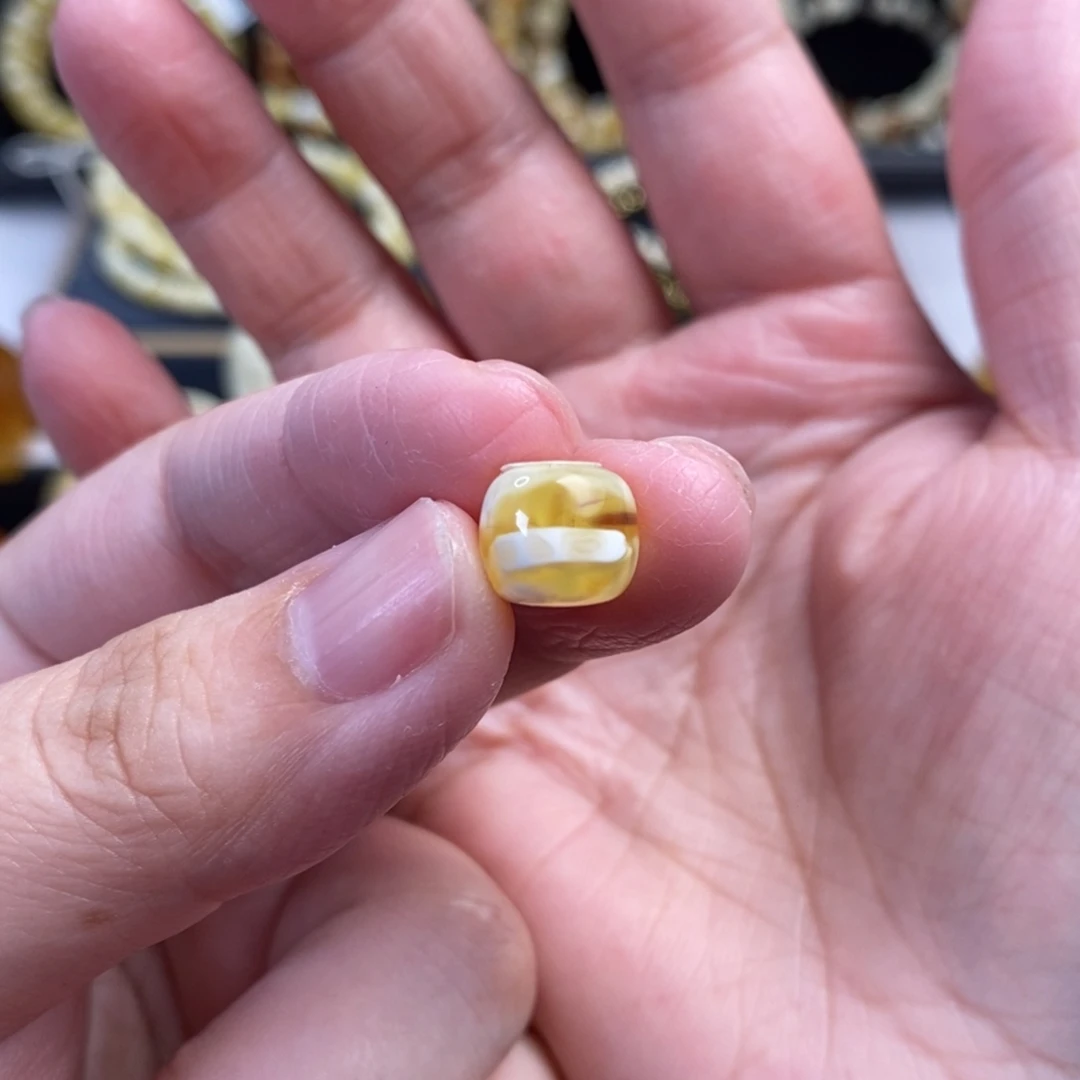 蜜蜡未镶嵌裸石金瓷白溶洞妖花老型单珠9.6