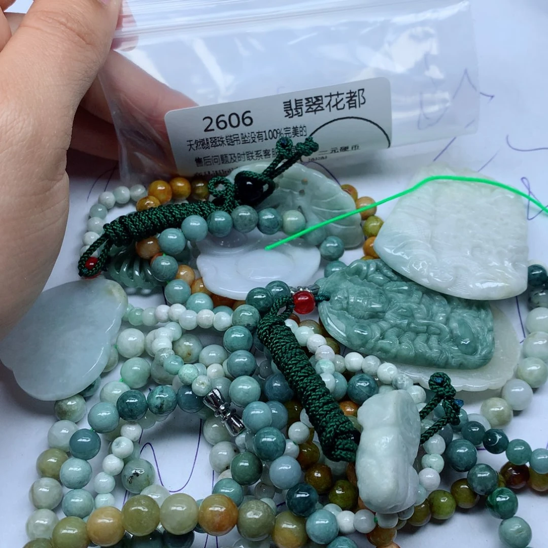 翡翠颈饰未镶嵌翡翠