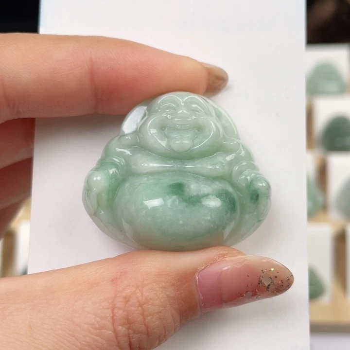 翡翠颈饰未镶嵌佛公