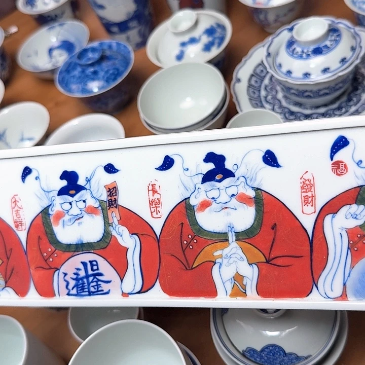 茶条财神釉下五彩壶
