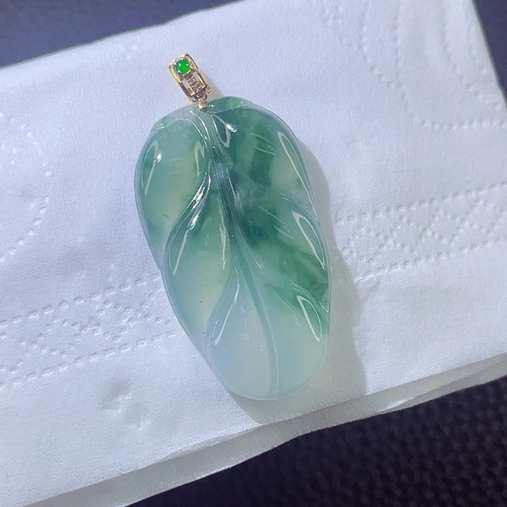 翡翠颈饰18K金镶嵌翡翠