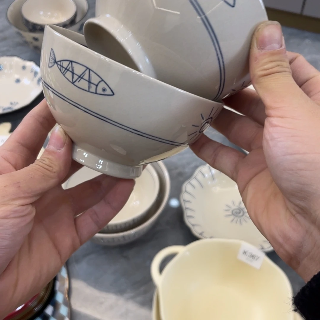 陶瓷微瑕餐具介意勿拍，满18飞！