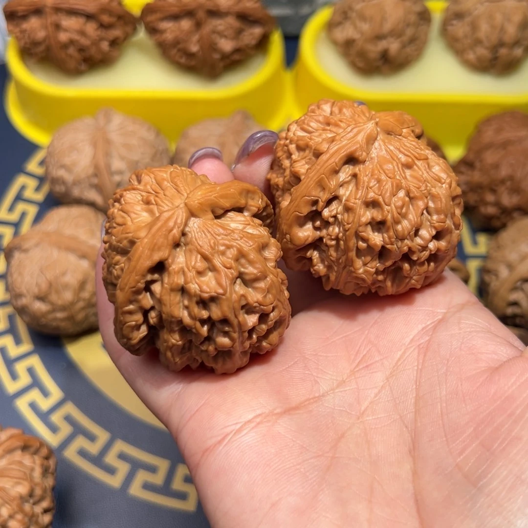 文玩核桃把件小*侠三角白