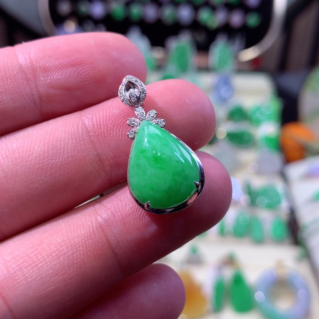 翡翠颈饰18K金镶嵌翡翠