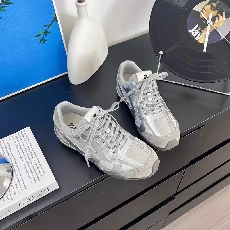 4CM内增高~时尚银色德训鞋女2025新款网面透气休闲运动徒步阿甘鞋