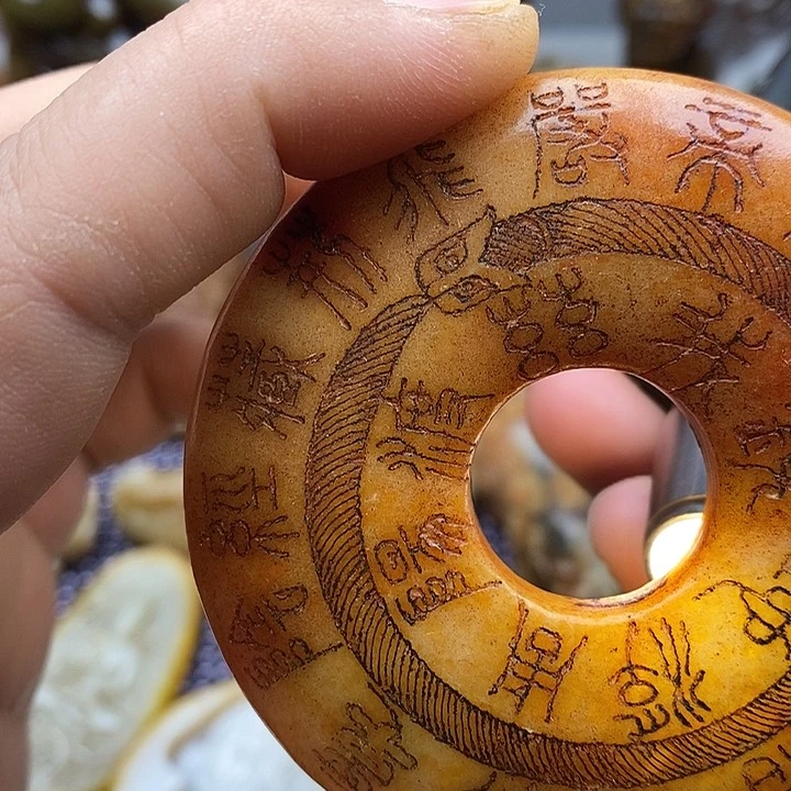 未镶嵌蛇纹石玉颈饰