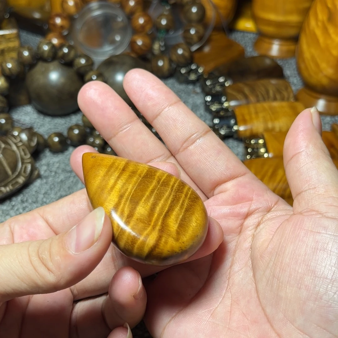 王***上金丝楠爱心雨滴挂件