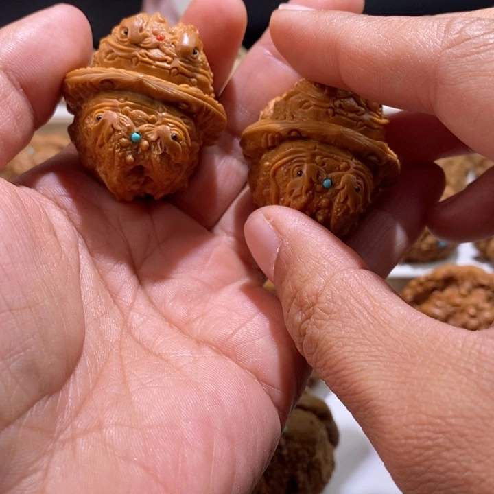 太***皇文玩核桃把件纯手工雕刻文玩核桃