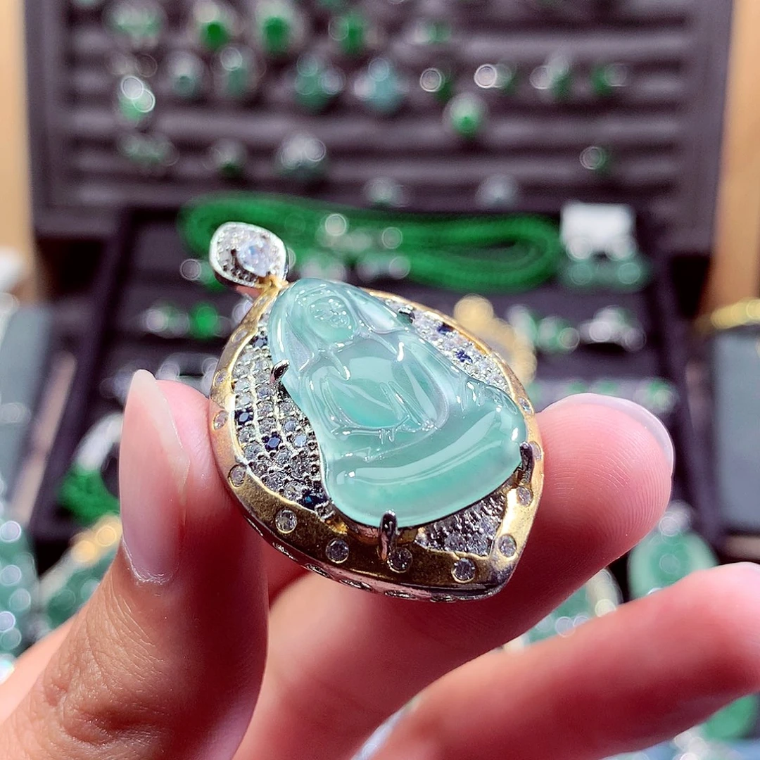 翡翠未镶嵌颈饰挂件