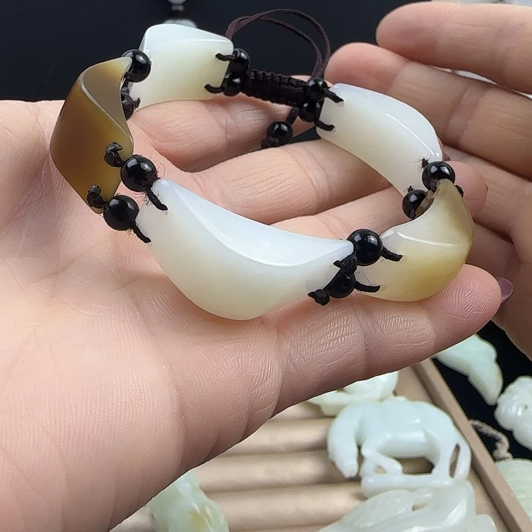 和田玉（糖玉）未镶嵌颈饰