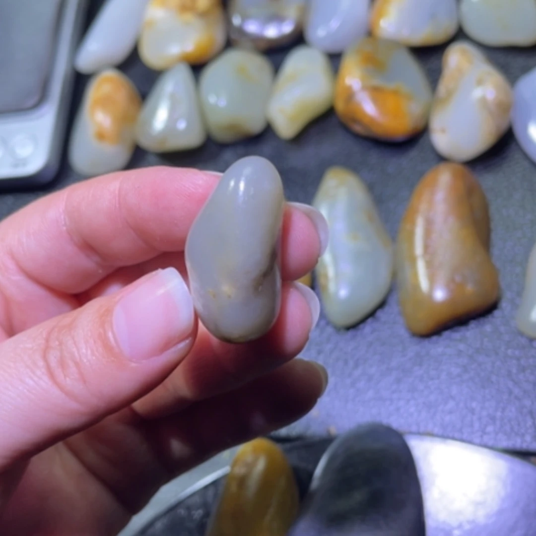 【闪购商品】颈饰未镶嵌和田玉（子料）